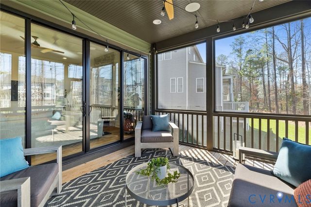 17318 Otter Dr, Moseley, VA 23120