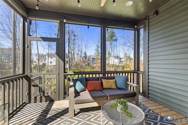 17318 Otter Dr, Moseley, VA 23120