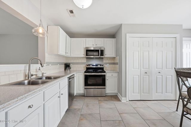 1525 Pine Brook Court B, Greenville, NC 27858