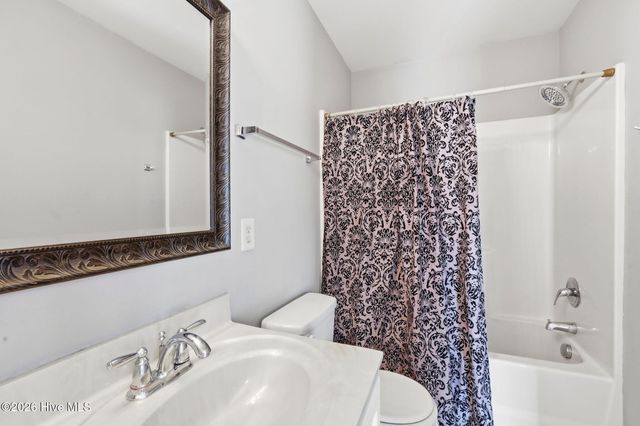 1525 Pine Brook Court B, Greenville, NC 27858