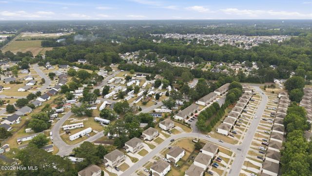 1525 Pine Brook Court B, Greenville, NC 27858
