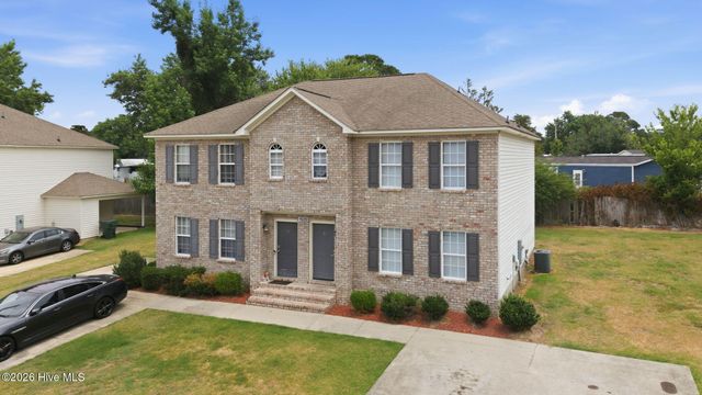 1525 Pine Brook Court B, Greenville, NC 27858