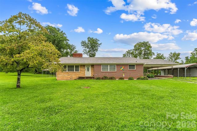 8647 US 221 Highway N, Marion, NC 28752