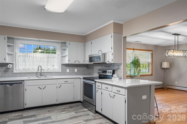 8647 US 221 Highway N, Marion, NC 28752