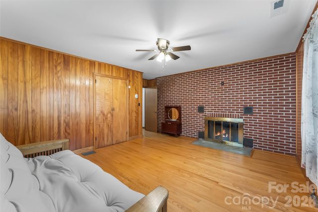 8647 US 221 Highway N, Marion, NC 28752
