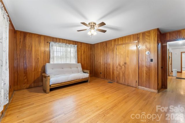 8647 US 221 Highway N, Marion, NC 28752