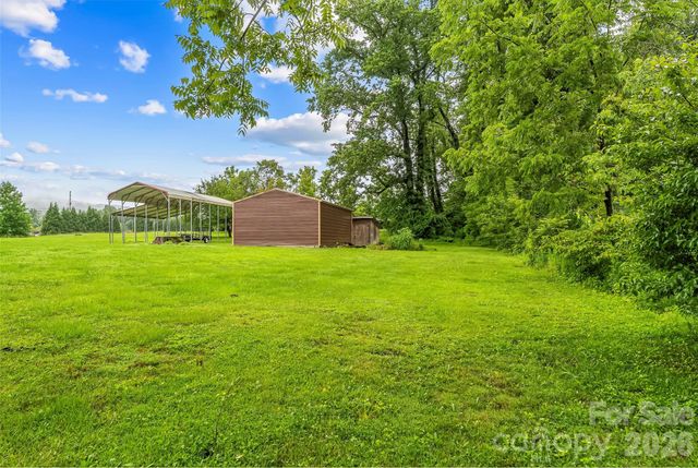 8647 US 221 Highway N, Marion, NC 28752