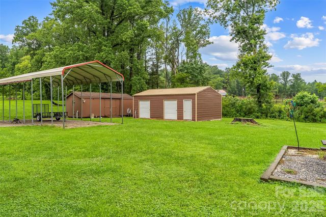 8647 US 221 Highway N, Marion, NC 28752