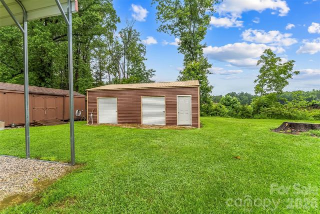 8647 US 221 Highway N, Marion, NC 28752