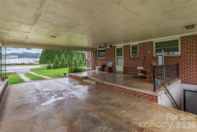 8647 US 221 Highway N, Marion, NC 28752