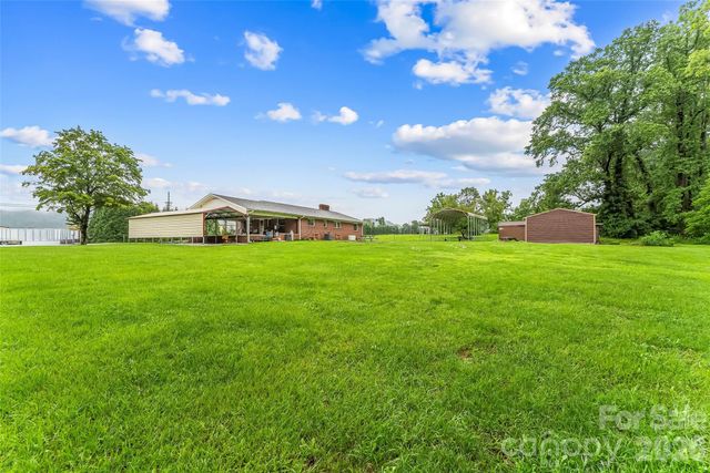8647 US 221 Highway N, Marion, NC 28752