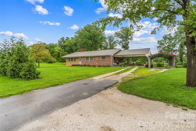 8647 US 221 Highway N, Marion, NC 28752