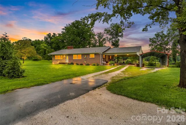 8647 US 221 Highway N, Marion, NC 28752