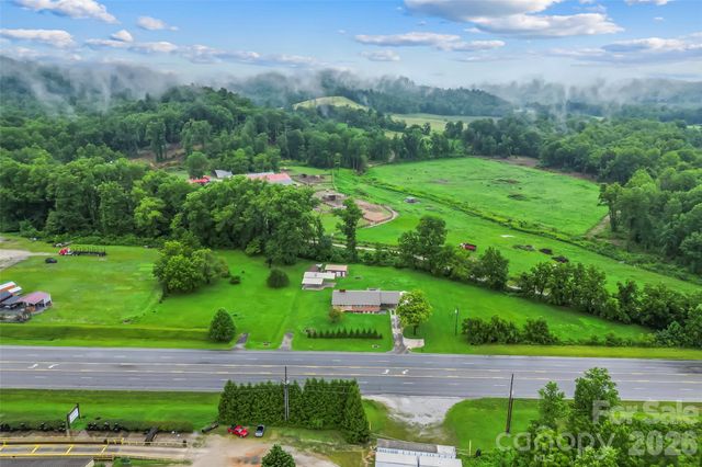 8647 US 221 Highway N, Marion, NC 28752