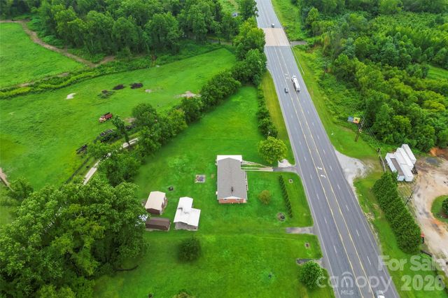 8647 US 221 Highway N, Marion, NC 28752