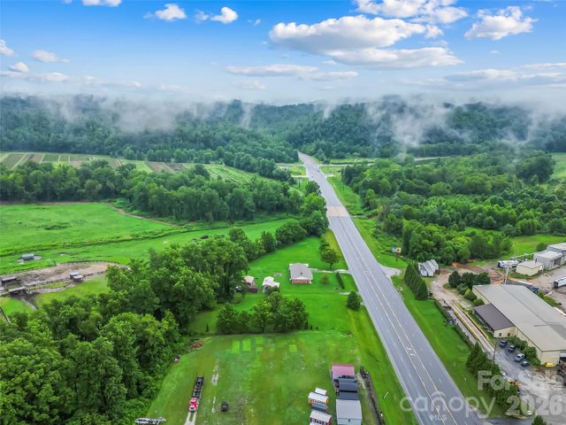 8647 US 221 Highway N, Marion, NC 28752