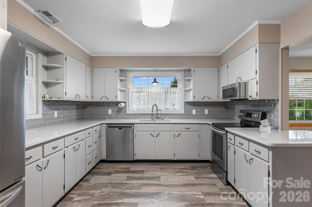 8647 US 221 Highway N, Marion, NC 28752
