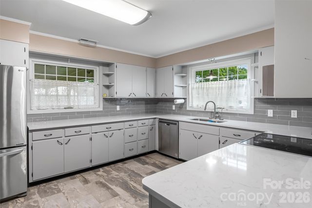8647 US 221 Highway N, Marion, NC 28752