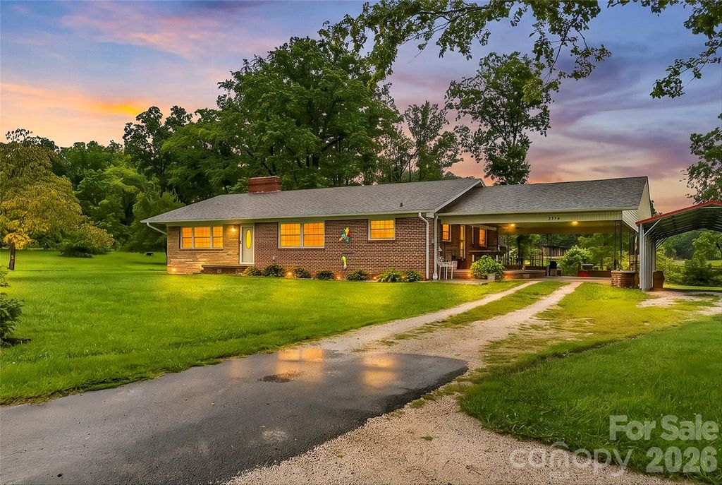 8647 US 221 Highway N, Marion, NC 28752