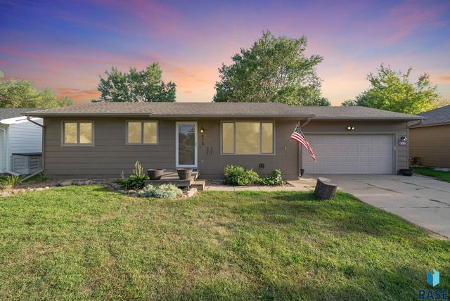 813 E Elm St Street, Harrisburg, SD 57032