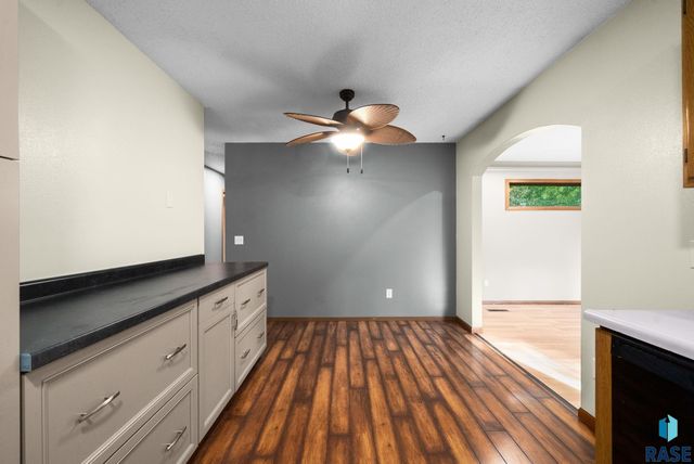 813 E Elm St Street, Harrisburg, SD 57032