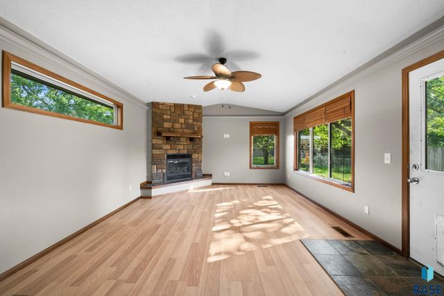 813 E Elm St Street, Harrisburg, SD 57032