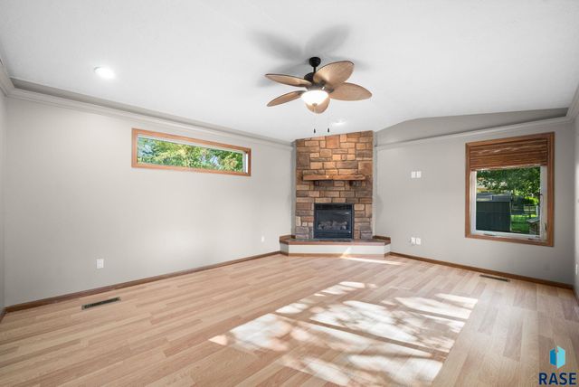 813 E Elm St Street, Harrisburg, SD 57032