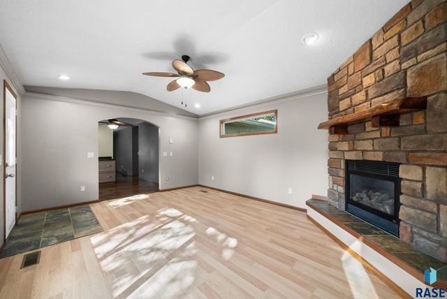 813 E Elm St Street, Harrisburg, SD 57032
