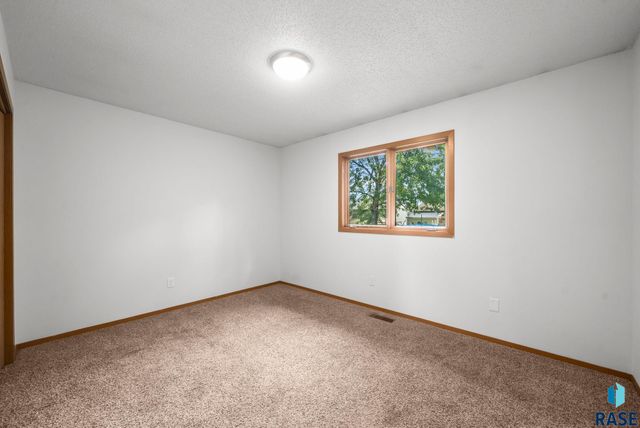 813 E Elm St Street, Harrisburg, SD 57032