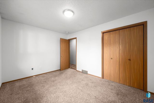813 E Elm St Street, Harrisburg, SD 57032