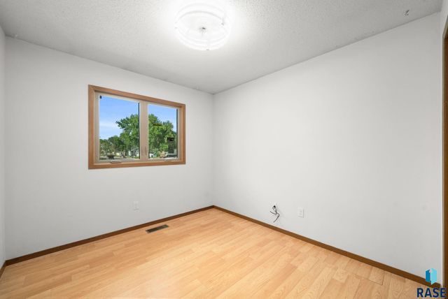 813 E Elm St Street, Harrisburg, SD 57032