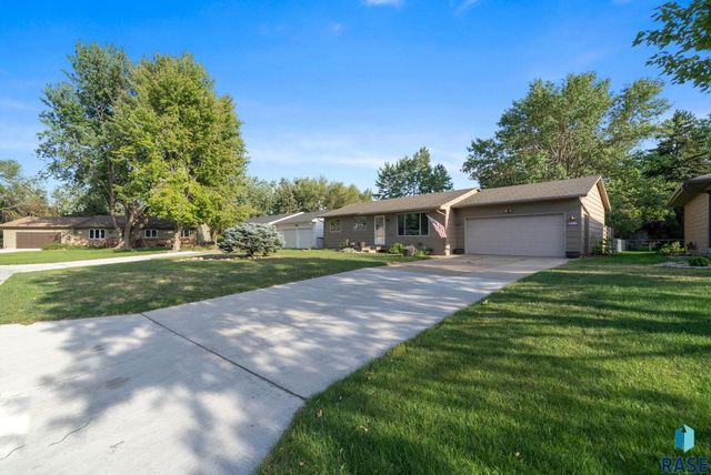 813 E Elm St Street, Harrisburg, SD 57032