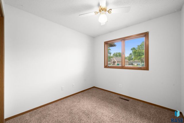 813 E Elm St Street, Harrisburg, SD 57032