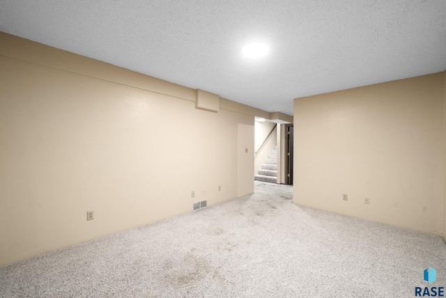 813 E Elm St Street, Harrisburg, SD 57032