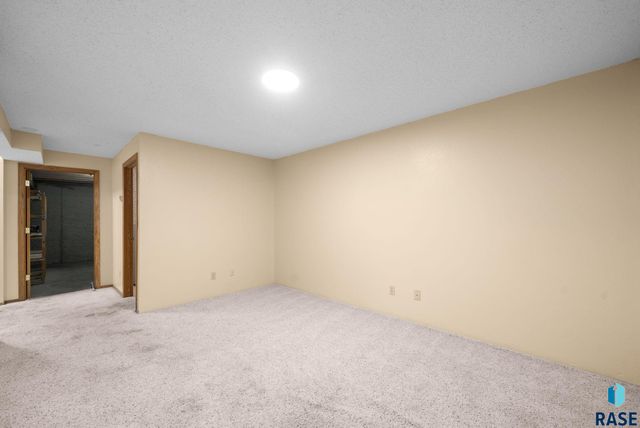 813 E Elm St Street, Harrisburg, SD 57032