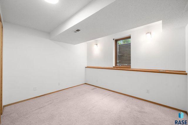 813 E Elm St Street, Harrisburg, SD 57032