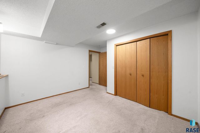 813 E Elm St Street, Harrisburg, SD 57032