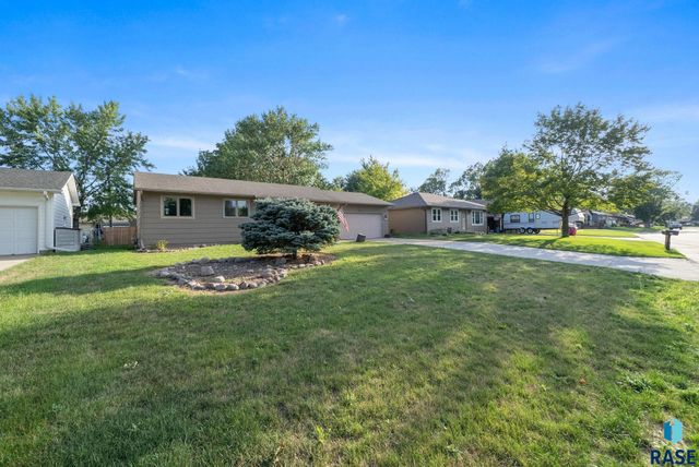 813 E Elm St Street, Harrisburg, SD 57032