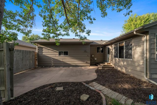 813 E Elm St Street, Harrisburg, SD 57032