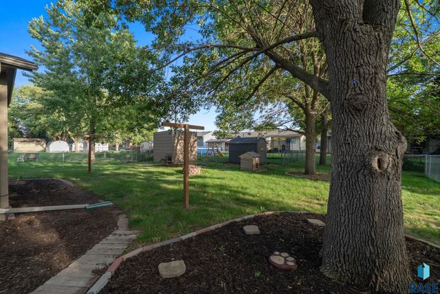 813 E Elm St Street, Harrisburg, SD 57032