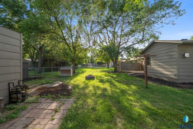 813 E Elm St Street, Harrisburg, SD 57032