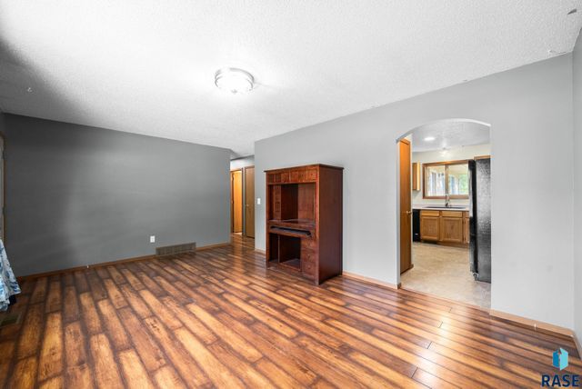 813 E Elm St Street, Harrisburg, SD 57032