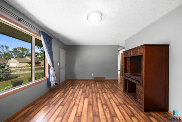 813 E Elm St Street, Harrisburg, SD 57032