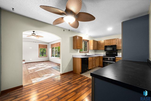 813 E Elm St Street, Harrisburg, SD 57032