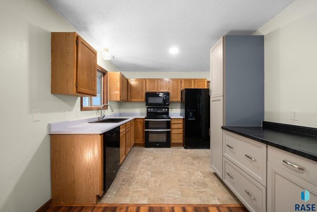 813 E Elm St Street, Harrisburg, SD 57032