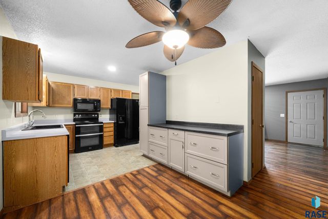 813 E Elm St Street, Harrisburg, SD 57032