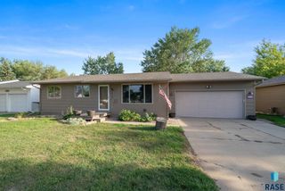 813 E Elm St Street, Harrisburg, SD 57032