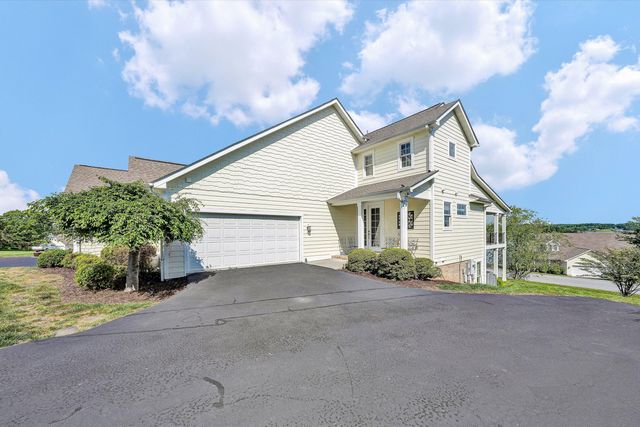 214 Summerwind DR, Union Hall, VA 24176