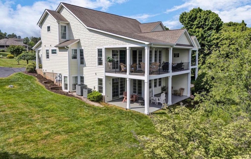 214 Summerwind DR, Union Hall, VA 24176
