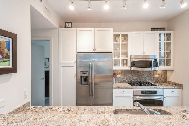 600 N Lake Shore Drive 2709, Chicago, IL 60611